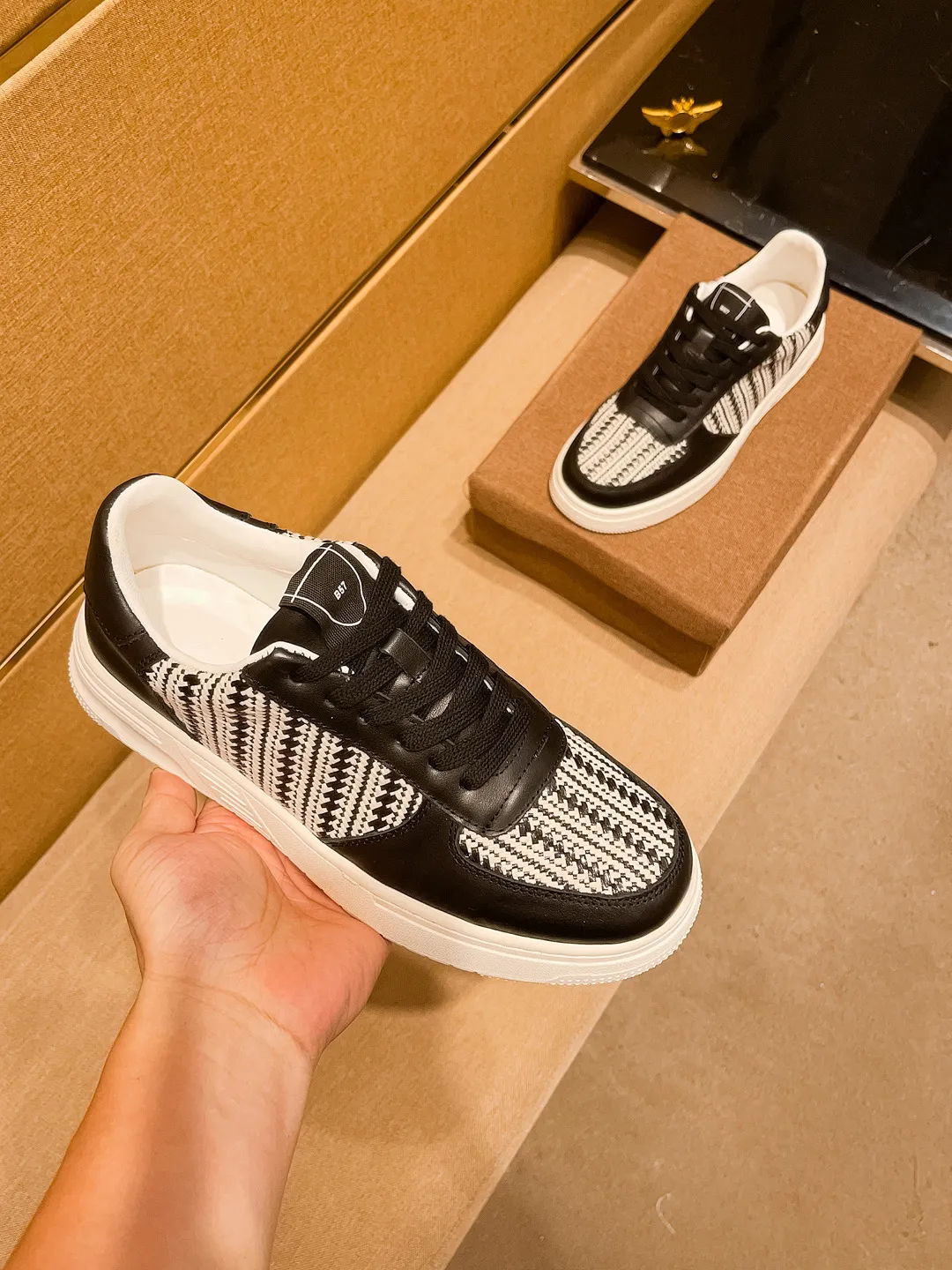🚘🚘Factory batch 400💰【Dior】🔥Men's high-end brand of shoes official website 1:1 latest masterpiece: the upper is made of first-layer cowhide imported from Italy with a comfortable and breathable lining➕original non-slip and wear-resistant outsole🔥, making walking more convenient and comfortable! An exclusive new model, a stunning work, a beautiful 1:1 replica [color] compared to the official quality! Create a fashionable personality to set off your uniqueness! A must-have for trendy men! Classic 🔥Size: 38-44 Color: 🔥 2⃣️colors available🔥